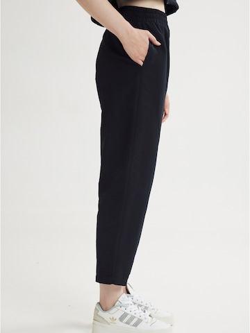 4TAILORS Štandardný strih Nohavice 'Brooklyn' - Čierna