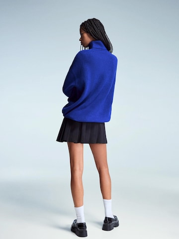 Bershka Svetr – modrá