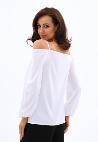 Awesome Apparel Blouse in Wit