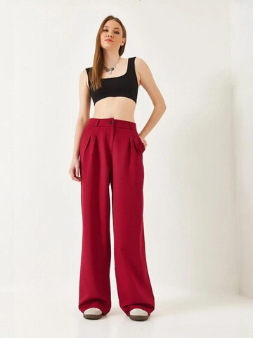 Bianco Lucci Wide leg Pleat-Front Pants in Red