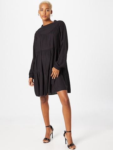 Robe UNITED COLORS OF BENETTON en noir : devant