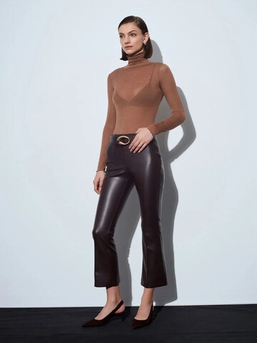 Dilvin Flared Leggings 'Gamaschen' in Bruin: voorkant
