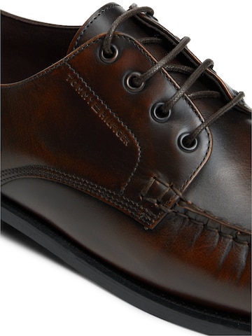 Chaussure à lacets TOMMY HILFIGER en marron