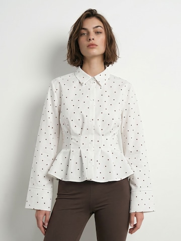 HYPEDROP Bluse 'DUNDINE' i hvid: forside