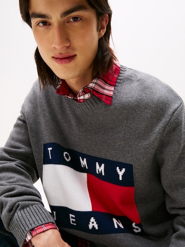 Pull-over Tommy Jeans en gris