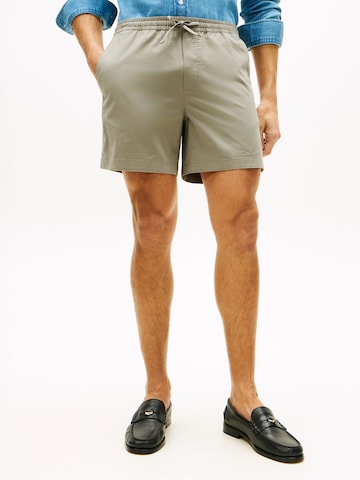 TOMMY HILFIGER Regular Chinobyxa 'DOVER' i grå: framsida