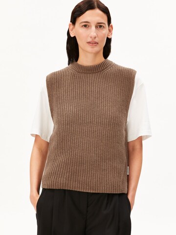 ARMEDANGELS Knitted vest in Brown: front