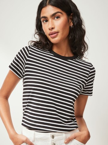 Next - Camiseta en negro
