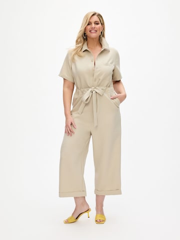 Tuta jumpsuit di RYC by Angelina Kirsch in beige: frontale