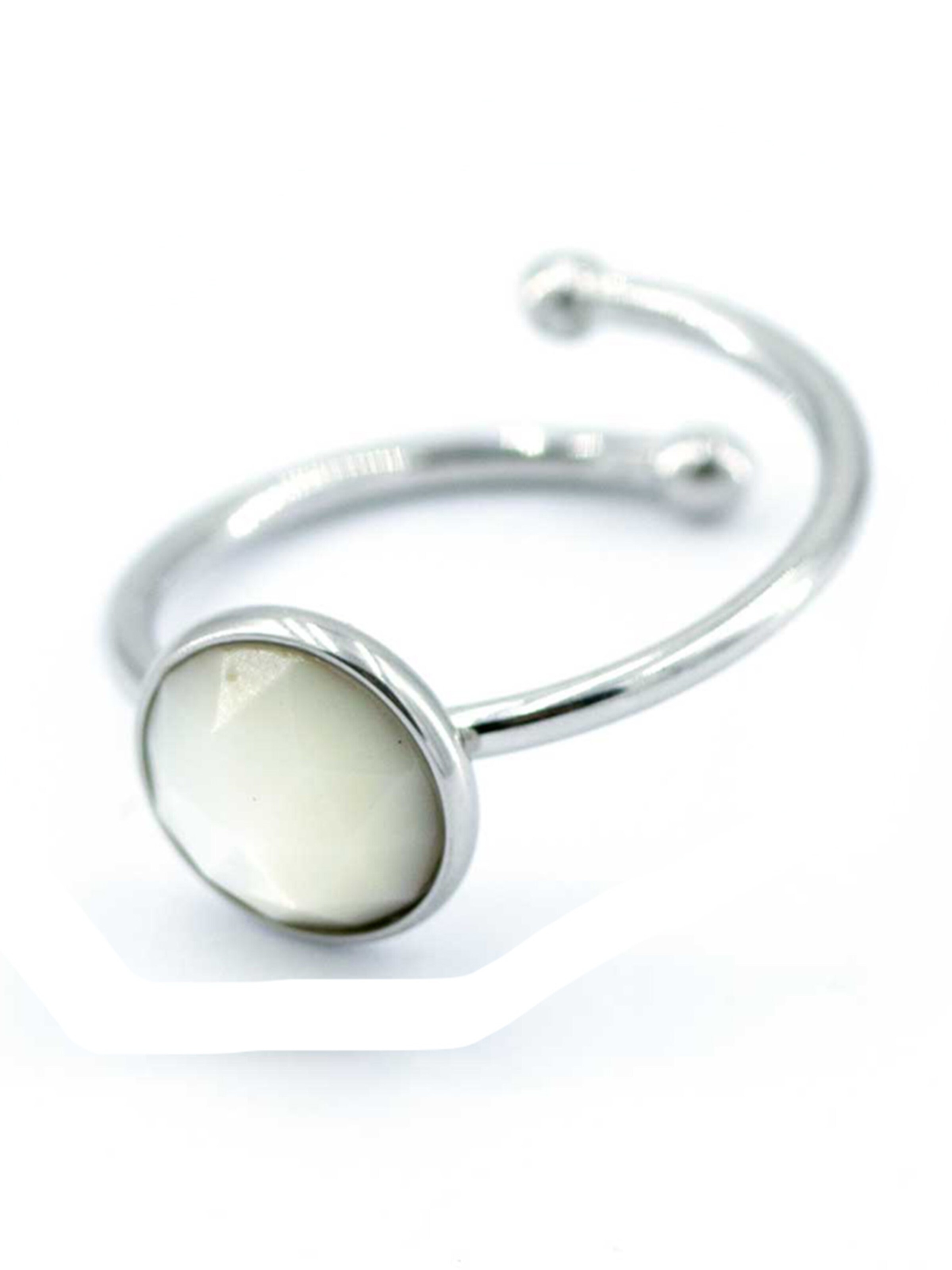 Sergio Engel Ring 'Beach Ring 01 Edelstahlring mit Naturstein-Cabouchon'‌ in Weiß: Vorderseite