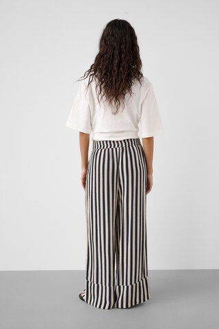 SOAKED IN LUXURY - regular Pantalón 'SLZaya' en azul