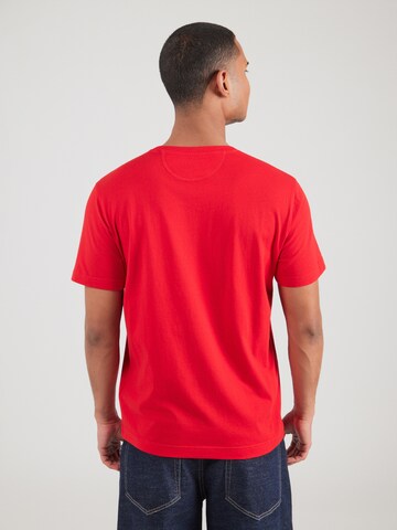 Tricou de la La Martina pe roșu: spate