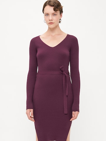 Vero Moda Tall Sukienka z dzianiny 'VMSABA' w kolorze czerwony