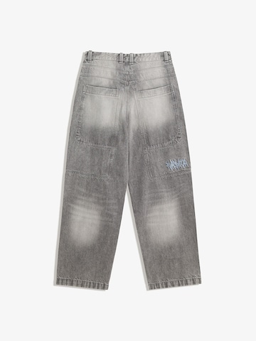 Baggy Jeans de la Bershka pe gri