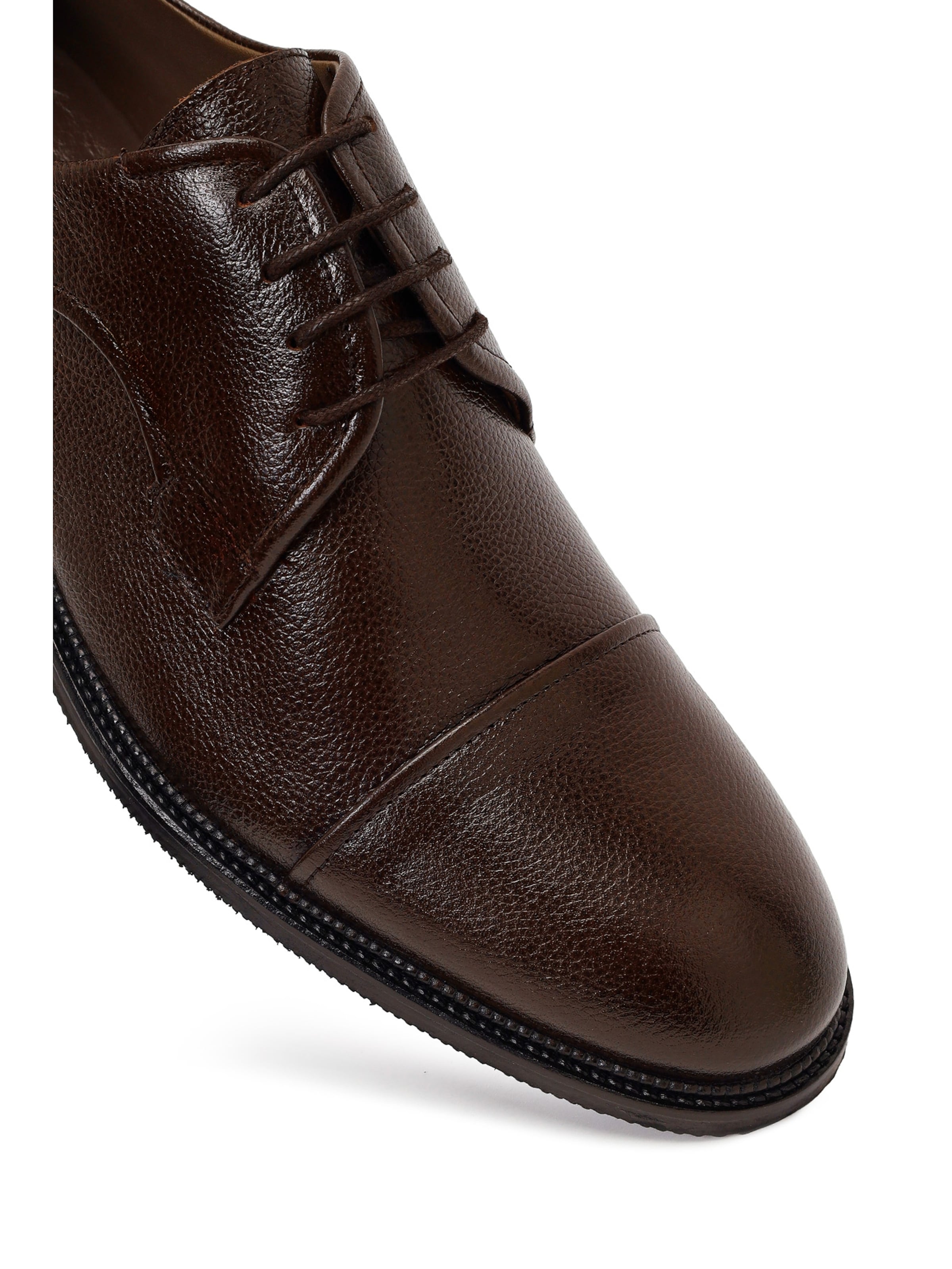 Scarpa stringata di Derimod in marrone