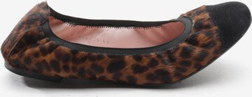 PRETTY BALLERINAS Flats & Loafers in 41 in Brown: front