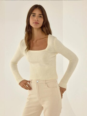 Hiccup Sweater in Beige: front