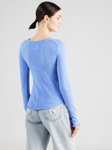 Free People Shirt 'BE MY BABY' in Blauw