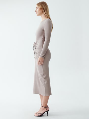 Calli - Vestido 'DIONA' en gris