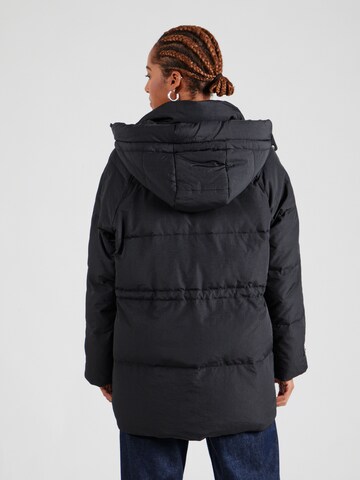 VERO MODA Kurtka zimowa 'Explore' w kolorze czarny