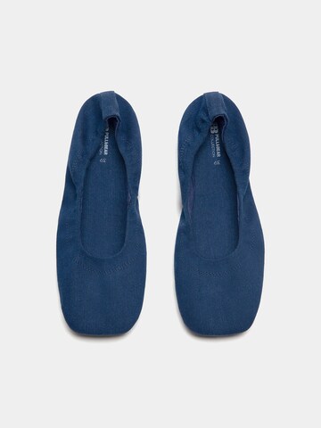 Pull&Bear Slipper in Blau