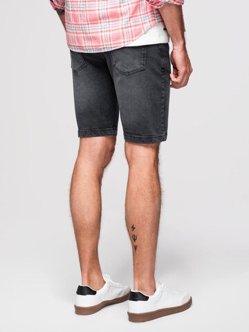 Ombre Regular Jeans‌‌‌‌‌‌‌‌ in Schwarz