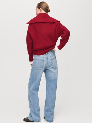 Pulover 'Rizin' de la MANGO pe roșu