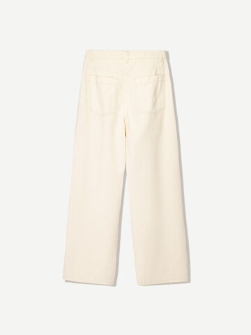 Loosefit Pantaloni con pieghe di Bershka in beige