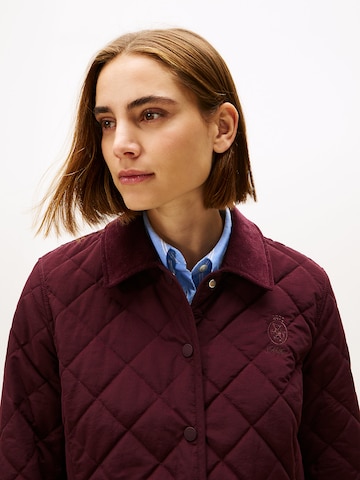 TOMMY HILFIGER Tussenjas in Rood