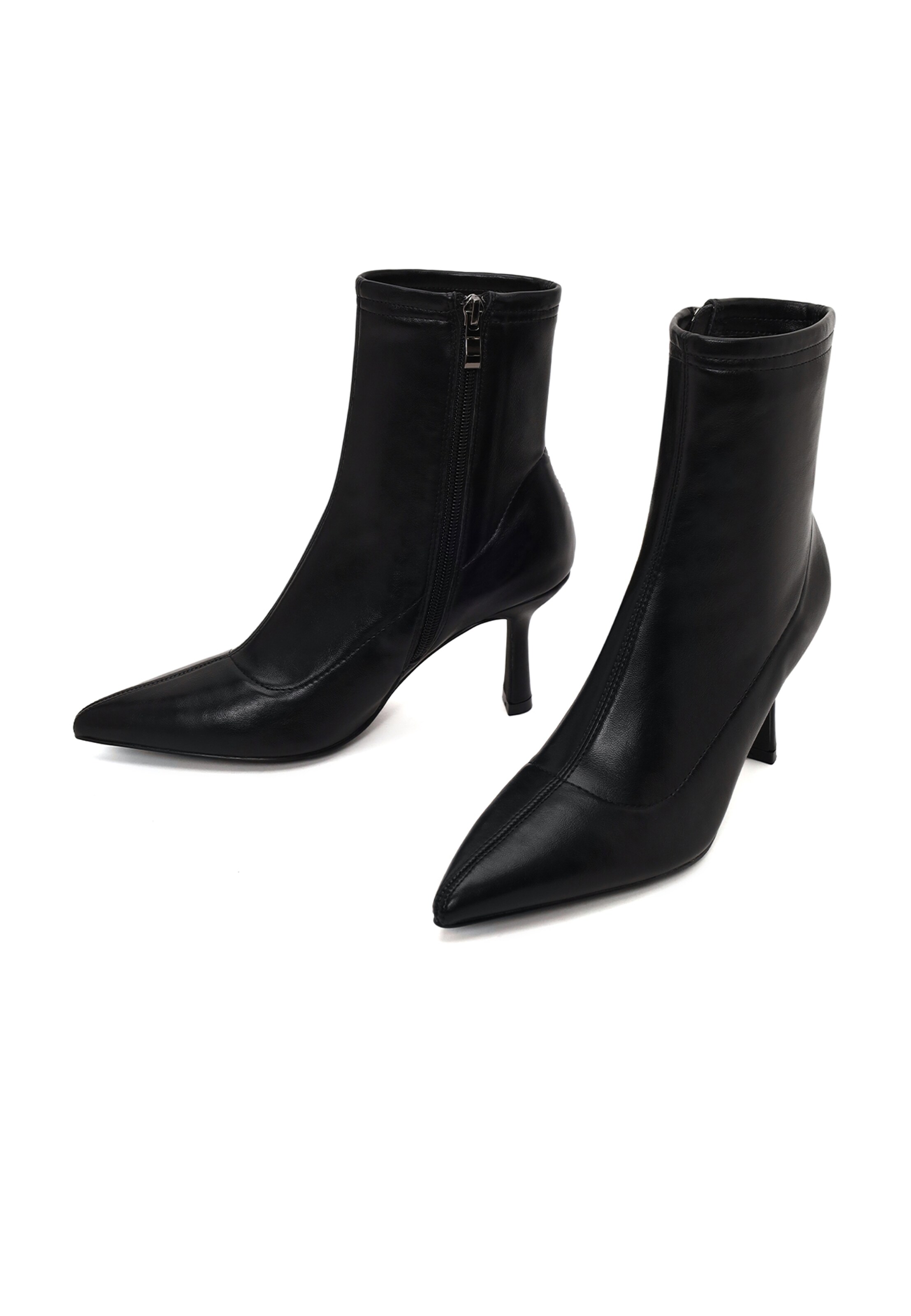Botine de la Derimod pe negru