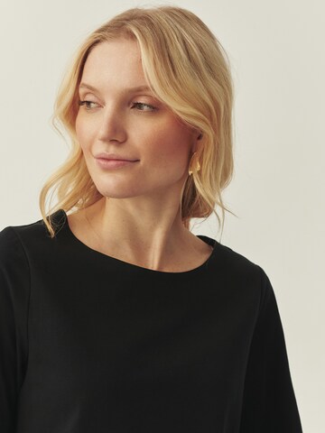 TATUUM Pusero värissä musta