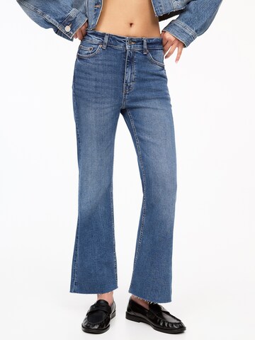 Bootcut Jeans di Pull&Bear in blu: frontale