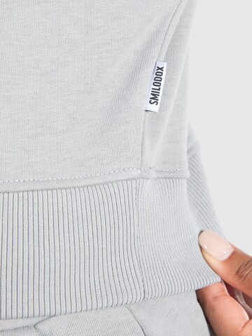 Smilodox Sweatshirt 'Elyssa' in Grau