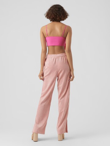 Vero Moda Collab Szeroka nogawka Spodnie 'Kae' w kolorze różowy