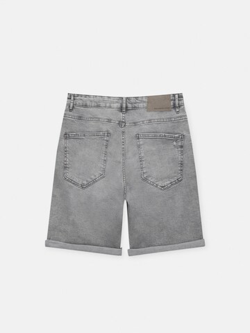 Pull&Bear Skinny Shorts in Grau