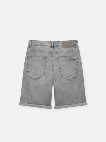 Pull&Bear Skinny Shorts in Grau