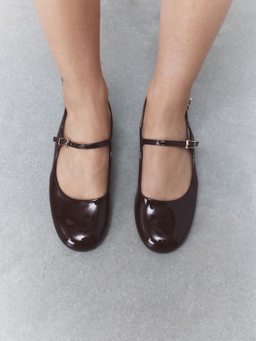 Next - Zapatos destalonado 'Forever Comfort' en rojo