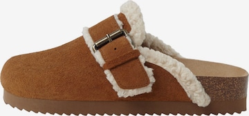 Bershka Slipper in Brown