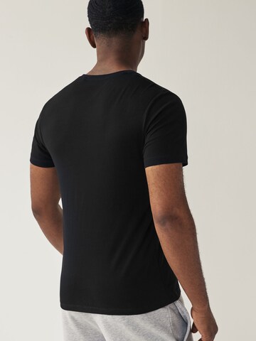 Tricou de la Next pe negru