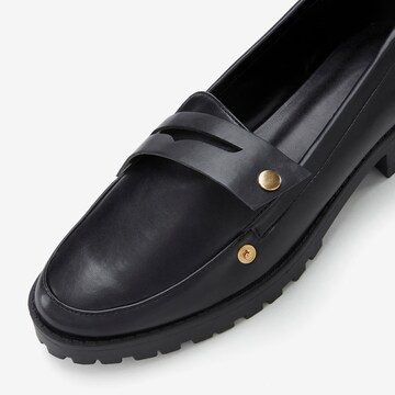 LASCANA Classic Flats in Black