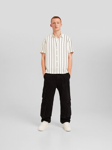 Bershka Comfort Fit Риза в бежово