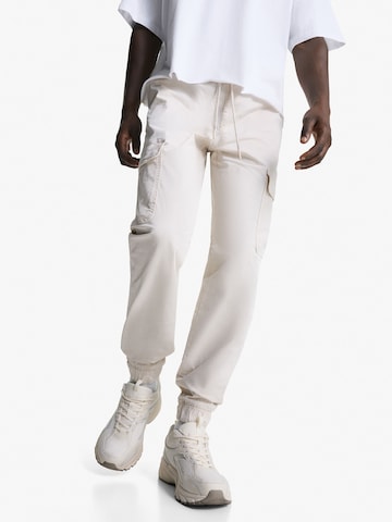 Bershka Tapered Cargo nadrágok - sárga: elől