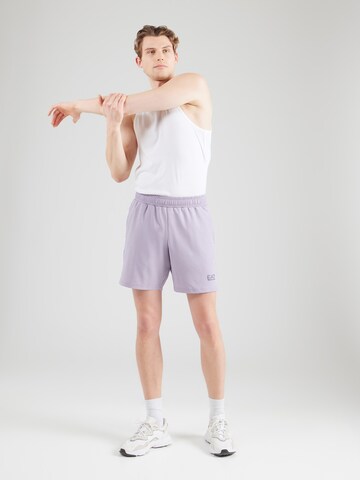 regular Pantaloni sportivi di EA7 Emporio Armani in lilla: frontale