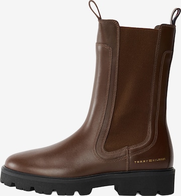TOMMY HILFIGER - Botas Chelsea en marrón: frente