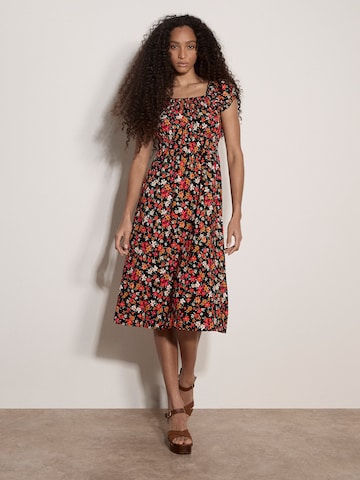 Apricot Dress in Black