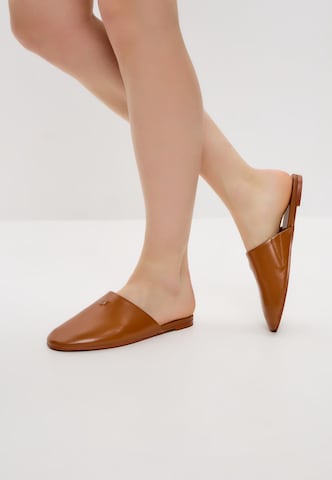 CESARE GASPARI Pantolette in Braun