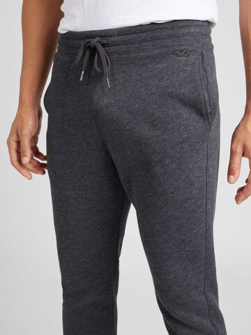 HOLLISTER Дънки Tapered Leg Панталон в черно