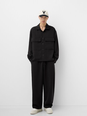Bershka Comfort fit Srajca | črna barva