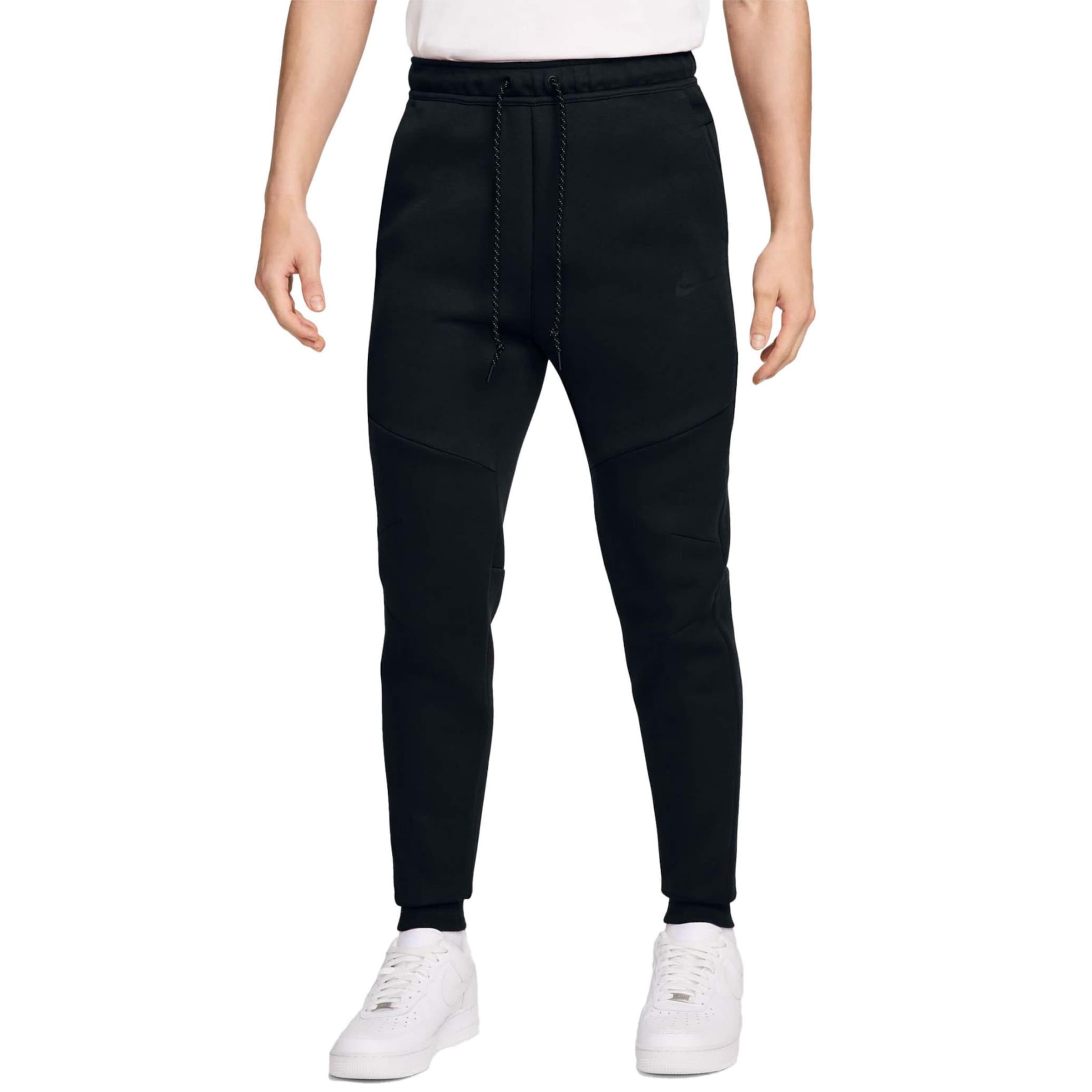 Tapered Pantaloni 'Tech Fleece' di Nike Sportswear in nero: frontale