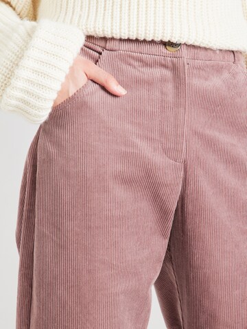 TOPSHOP Loose fit Trousers in Pink